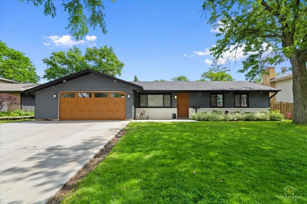 Unit for sale at 823 Georgean Lane, Schaumburg, IL 60193