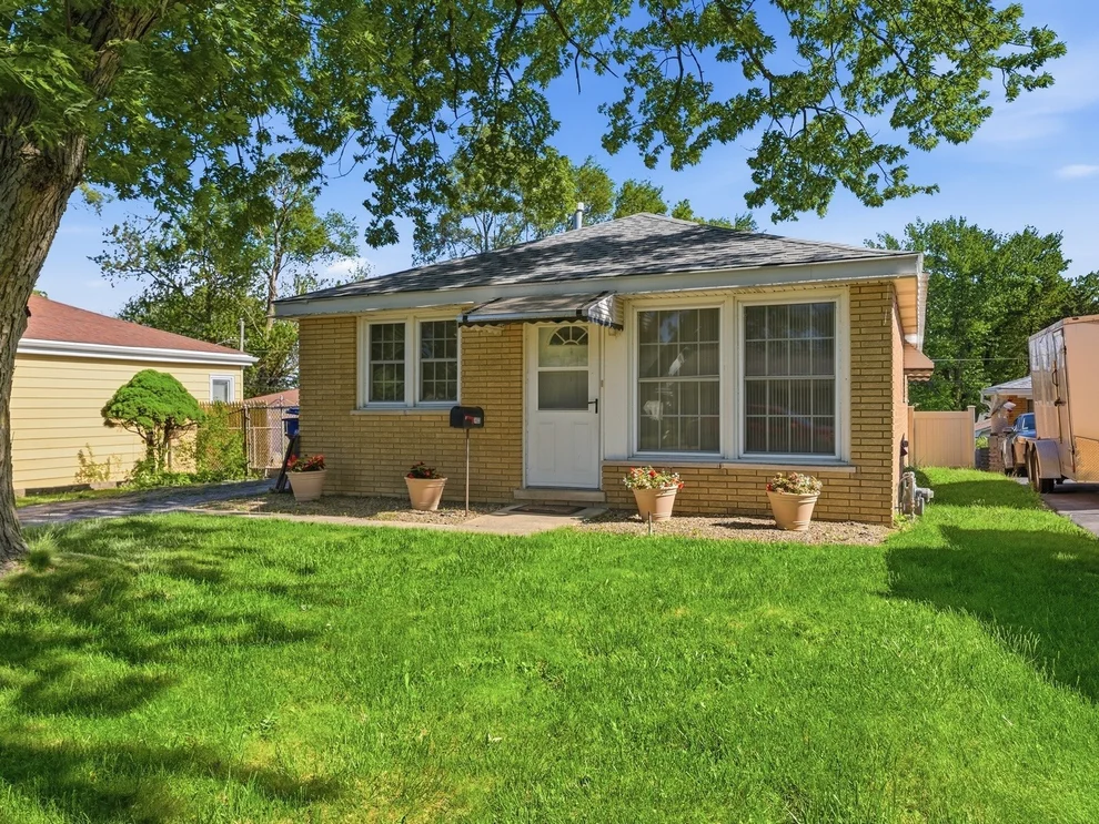 Unit for sale at 7433 W 114th Street, Worth, IL 60482