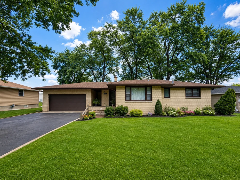 Unit for sale at 2295 177th Street, Lansing, IL 60438
