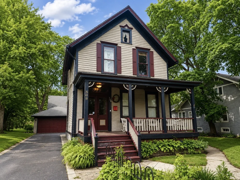 Unit for sale at 509 N Spring Street, Elgin, IL 60120