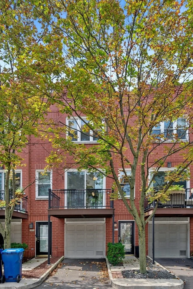 Unit for sale at 2835 N Wolcott Avenue, Chicago, IL 60657