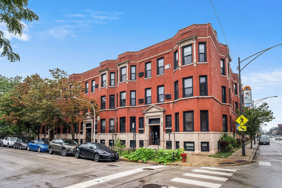 Unit for sale at 800 W George Street, Chicago, IL 60657