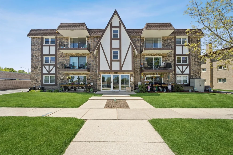 Unit for sale at 11036 S Kilpatrick Avenue, Oak Lawn, IL 60453