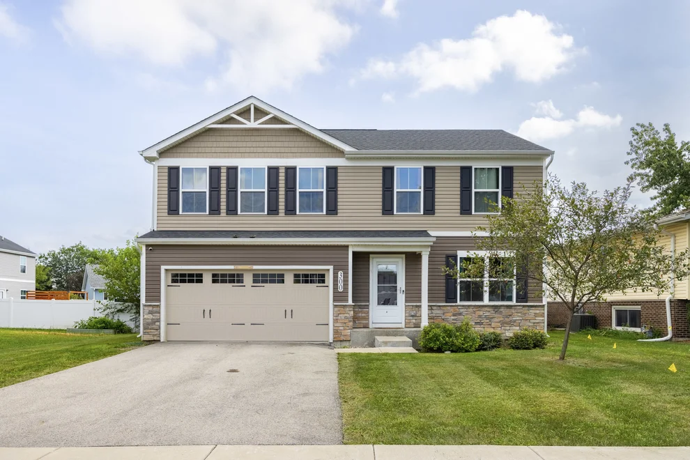 Unit for sale at 300 Carriage Lane, Joliet, IL 60433