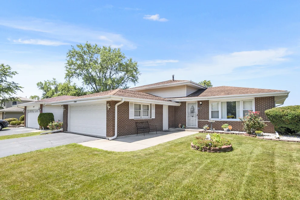Unit for sale at 17464 Park Lane, Country Club Hills, IL 60478