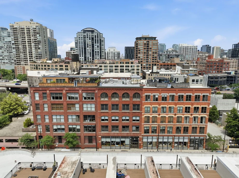 Unit for sale at 420 W Grand Avenue, Chicago, IL 60654