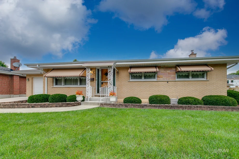 Unit for sale at 227 N Mill Road, Wood Dale, IL 60191