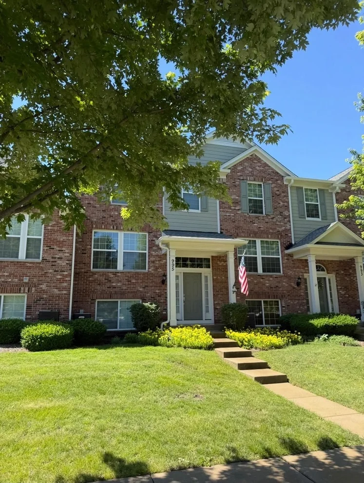 Unit for sale at 995 Reserve Drive, Elgin, IL 60124