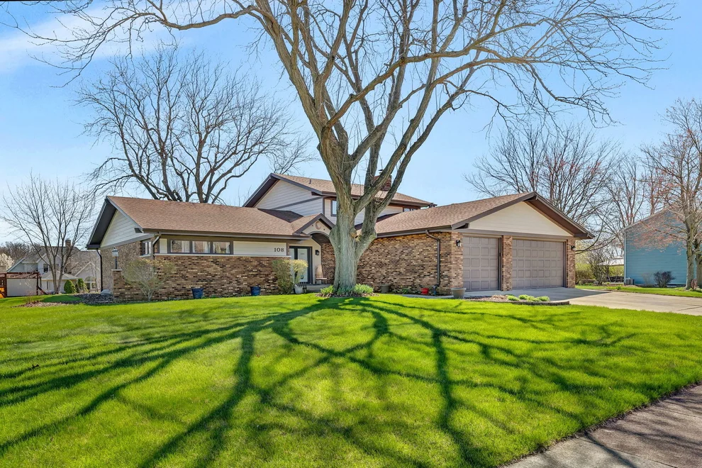 Unit for sale at 108 Deerpath Drive, Minooka, IL 60447