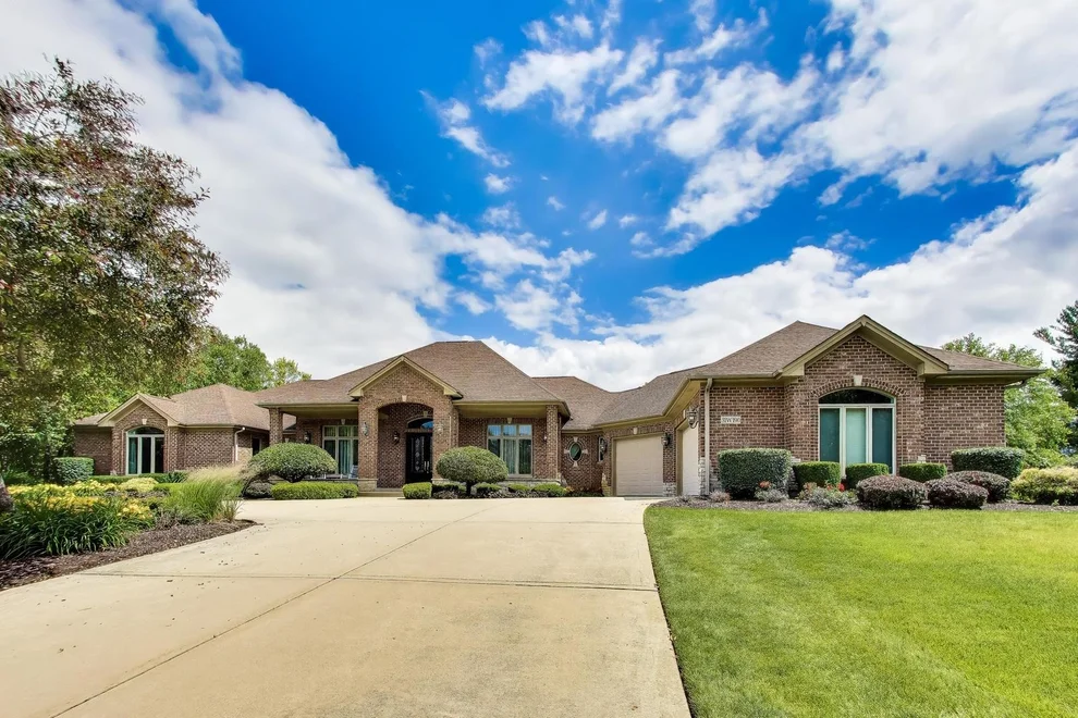 Unit for sale at 31 W190 Prairie Lane, Wayne, IL 60184