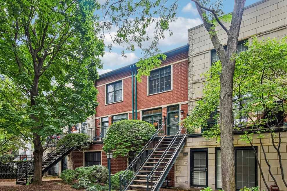Unit for sale at 1813 S CLARK Street, Chicago, IL 60616