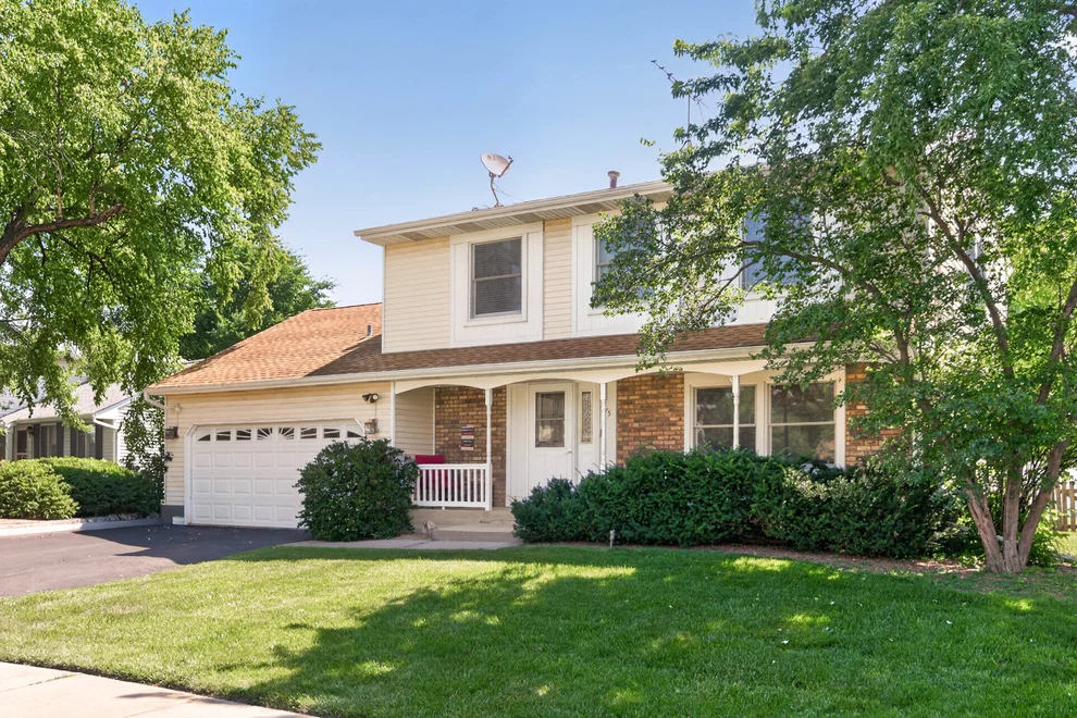 Unit for sale at 975 W Pine Avenue, Roselle, IL 60172