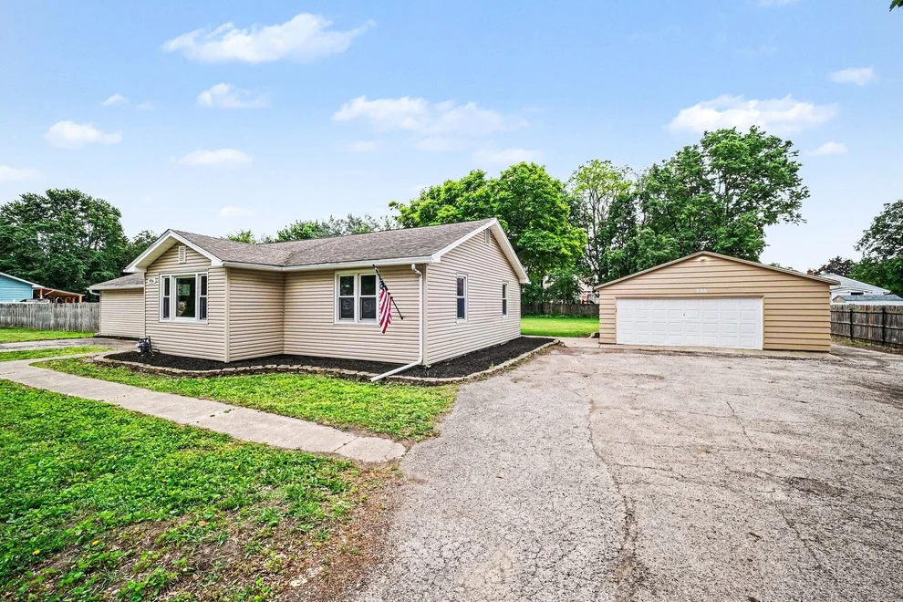 Unit for sale at 936 Old Indian Trail, Aurora, IL 60506