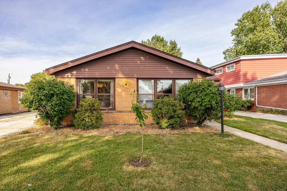 Unit for sale at 10536 S Kilbourn Avenue, Oak Lawn, IL 60453