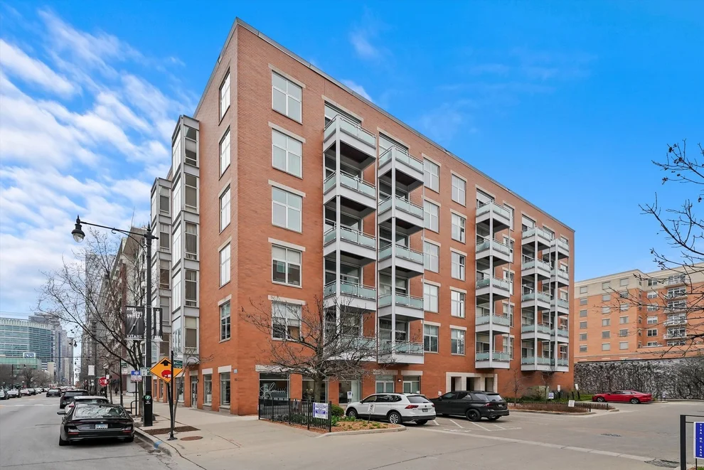 Unit for sale at 939 W Madison Street, Chicago, IL 60607