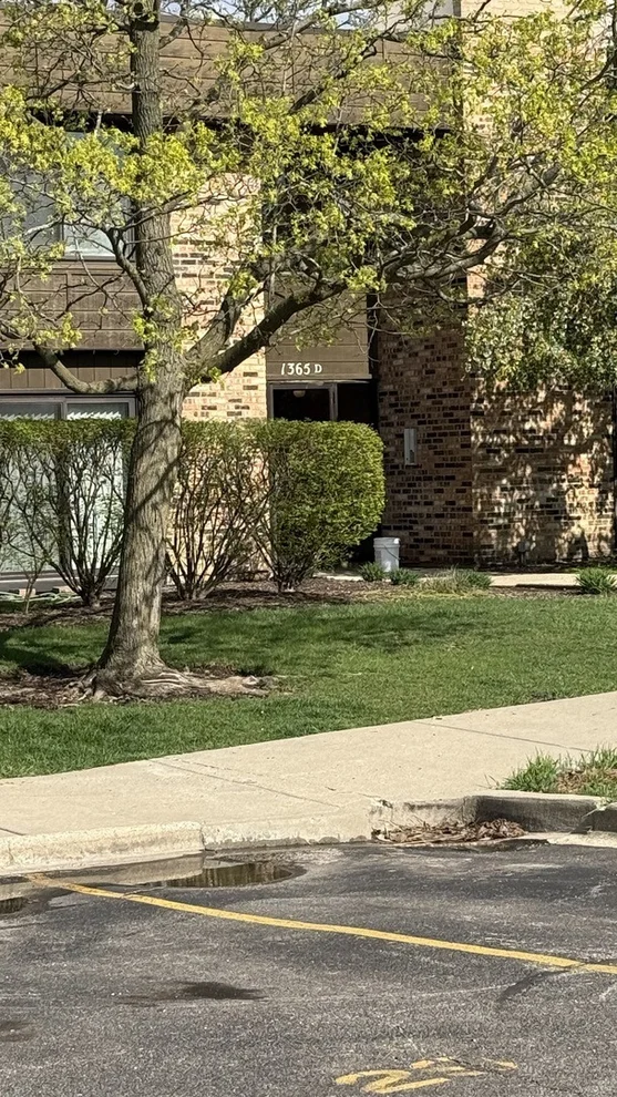 Unit for sale at 1365 N Sterling Avenue, Palatine, IL 60067