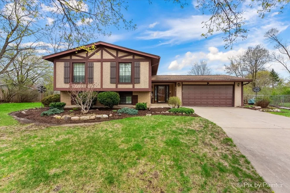 Unit for sale at 830 Buckingham Court, Crystal Lake, IL 60014