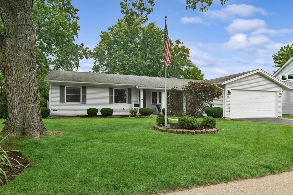 Unit for sale at 574 Bristol Lane, Elk Grove Village, IL 60007