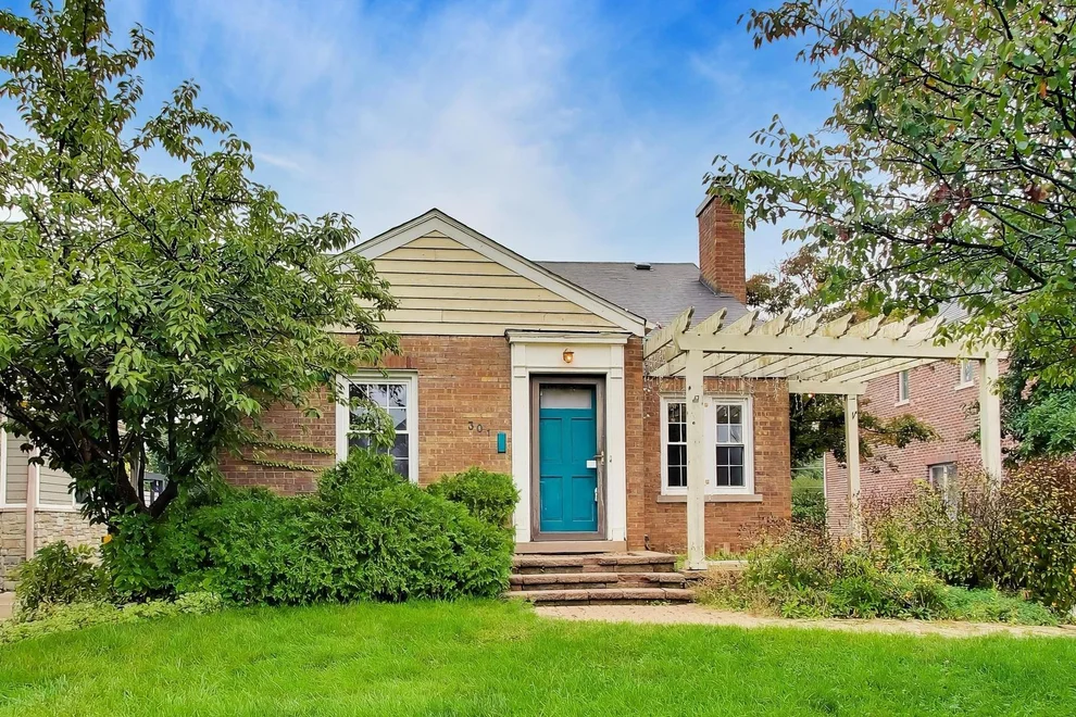 Unit for sale at 301 N CLINTON Avenue, Elmhurst, IL 60126