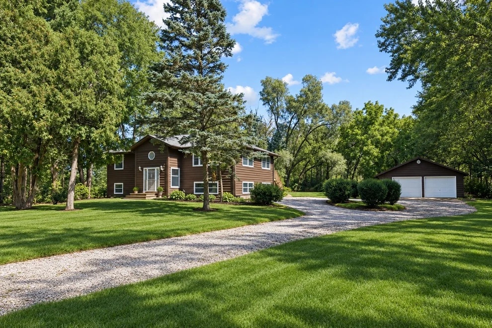 Unit for sale at 4512 S Ridgeway Road, Ringwood, IL 60072