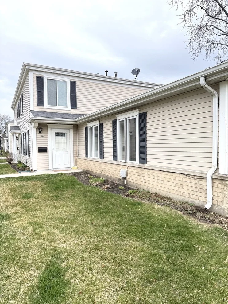 Unit for sale at 618 E Old Willow Road, Prospect Heights, IL 60070