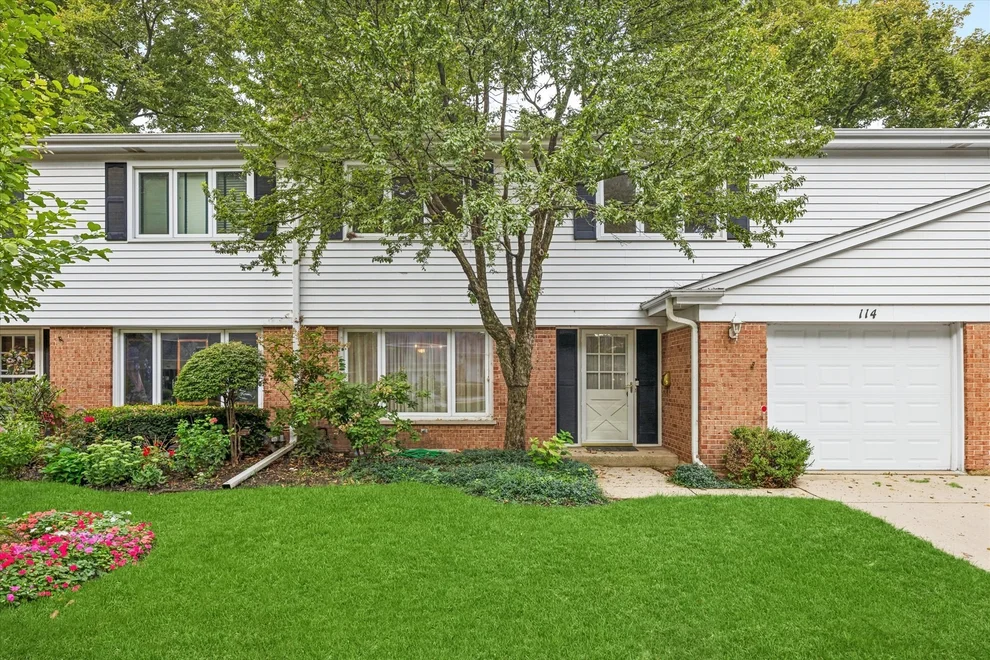 Unit for sale at 114 N Peartree Lane, Arlington Heights, IL 60004