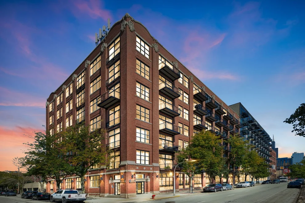 Unit for sale at 1250 W Van Buren Street, Chicago, IL 60607