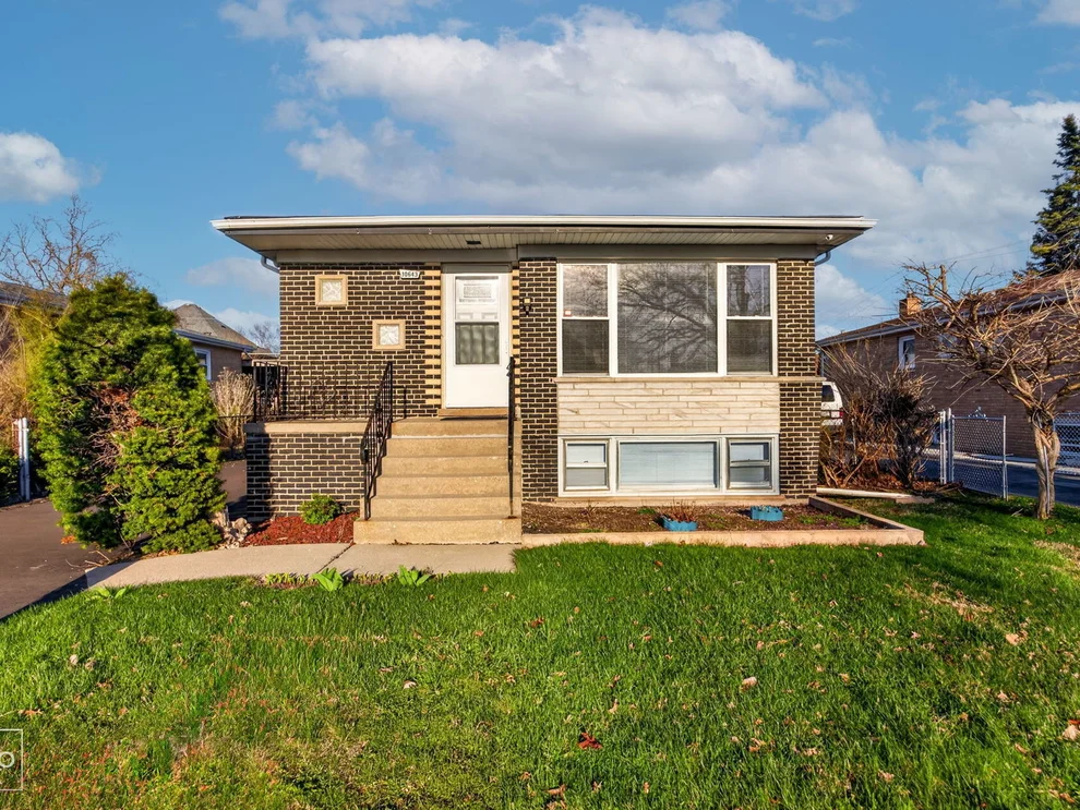 Unit for sale at 10643 S 83rd Avenue, Palos Hills, IL 60465