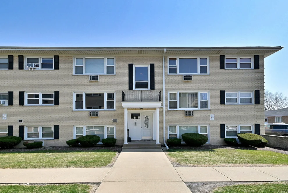 Unit for sale at 4932 N Leonard Drive, Norridge, IL 60706