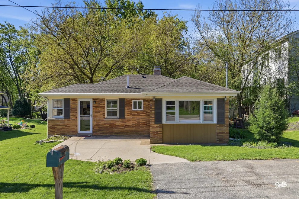 Unit for sale at 21365 W Ridge Road, Lake Zurich, IL 60047