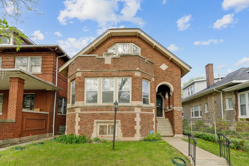 Unit for sale at 7544 S Ridgeland Avenue, Chicago, IL 60649