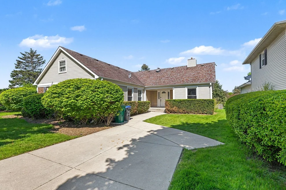 Unit for sale at 8 Greenvale Road SE, Vernon Hills, IL 60061