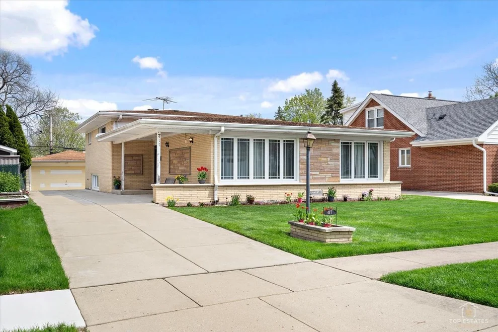 Unit for sale at 417 N Prospect Manor Avenue, Mount Prospect, IL 60056