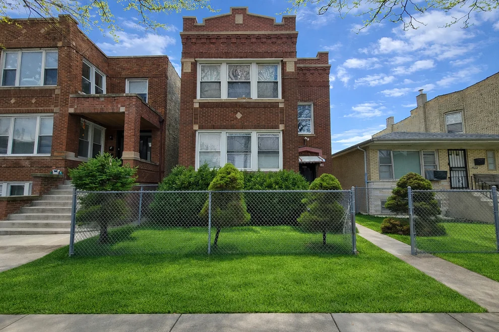 Unit for sale at 3008 N DAVLIN Court, Chicago, IL 60618