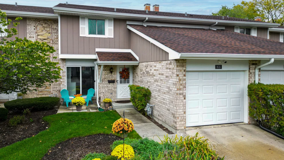 Unit for sale at 1635 Southampton Court, Wheaton, IL 60189