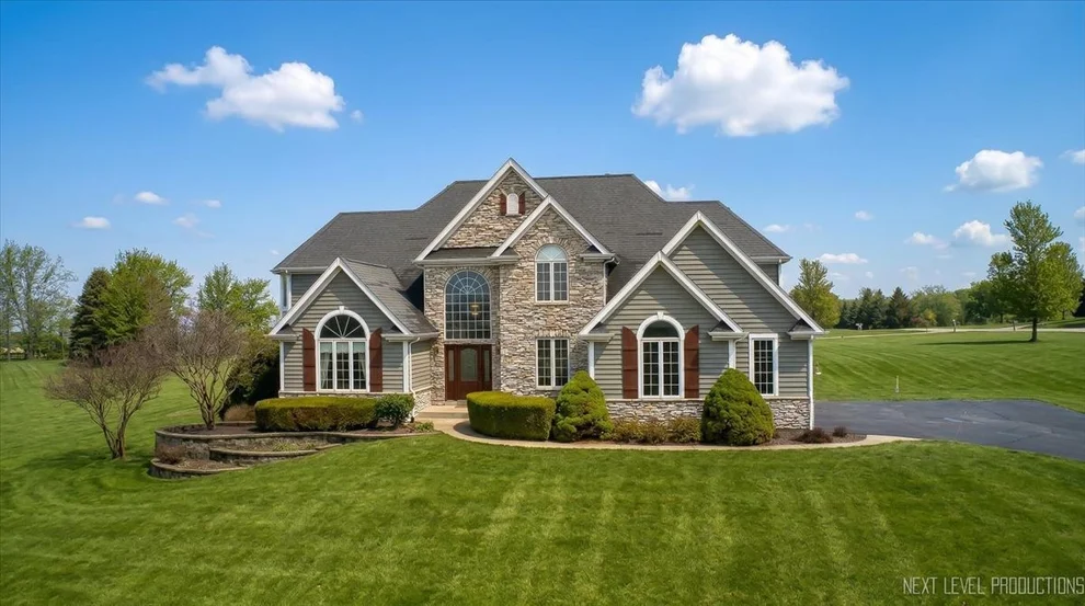 Unit for sale at 10N800 Highland Trail, Hampshire, IL 60140