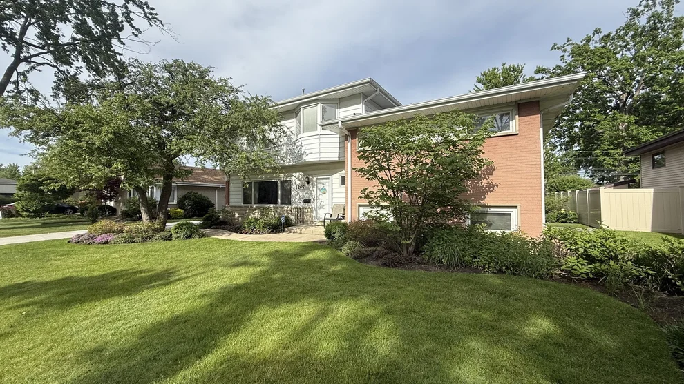 Unit for sale at 1207 Sherwood Road, Glenview, IL 60025