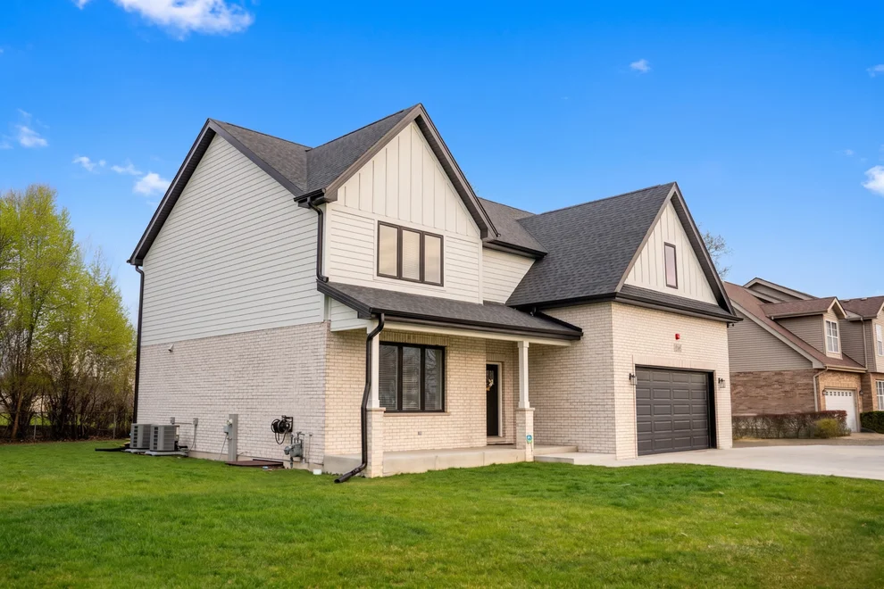 Unit for sale at 7214 S 78th Avenue, Bridgeview, IL 60455