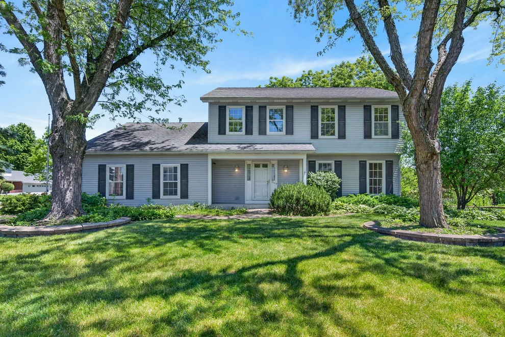 Unit for sale at 241 Wakefield Lane, Geneva, IL 60134
