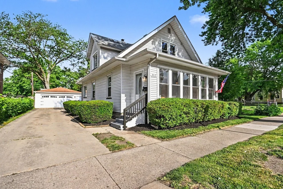 Unit for sale at 312 N Locust Street, Aurora, IL 60506