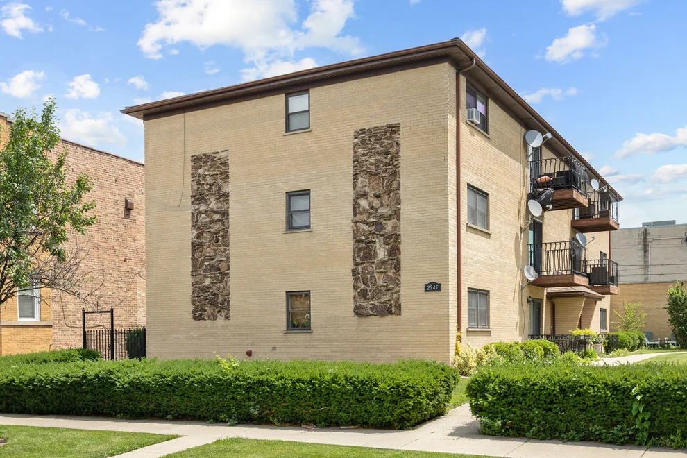 Unit for sale at 2545 N 72nd Court, Elmwood Park, IL 60707