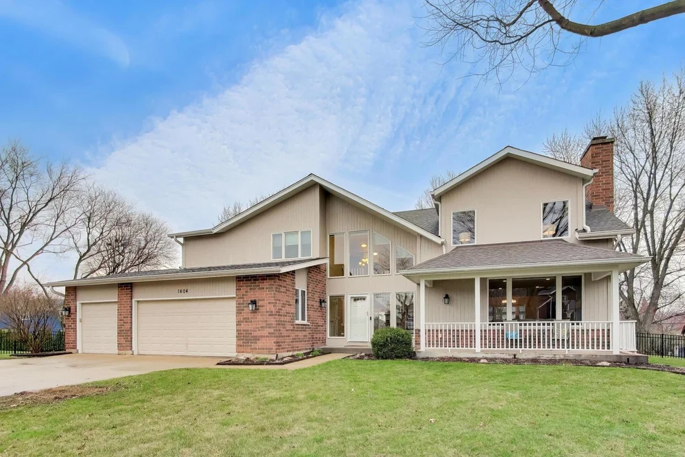 Unit for sale at 1604 Pleasant Court, Libertyville, IL 60048