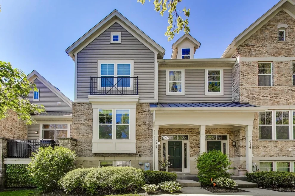 Unit for sale at 932 Tuscany Drive, Streamwood, IL 60107