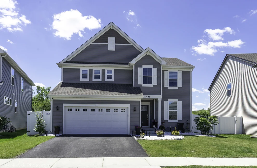 Unit for sale at 321 S Pointe Avenue, South Elgin, IL 60177