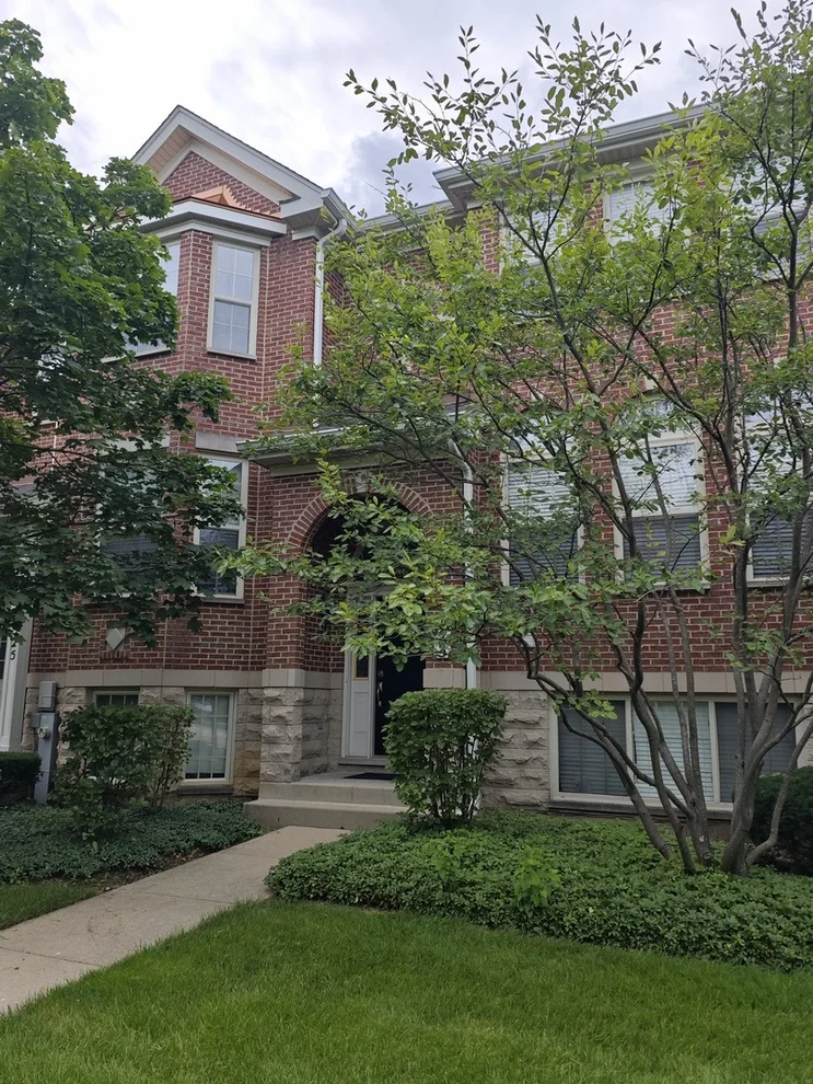 Unit for sale at 723 Prestwick Lane, Wheeling, IL 60090