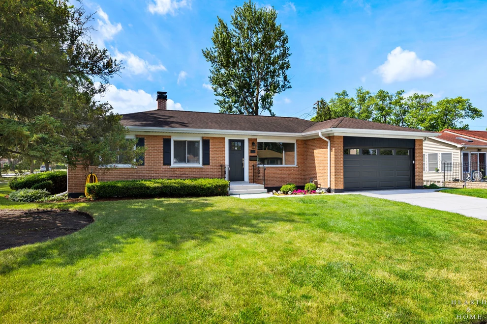 Unit for sale at 49 King Lane, Des Plaines, IL 60016