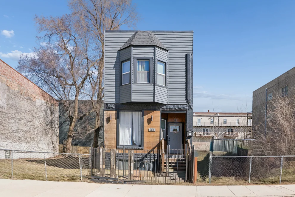 Unit for sale at 4411 S Calumet Avenue, Chicago, IL 60653