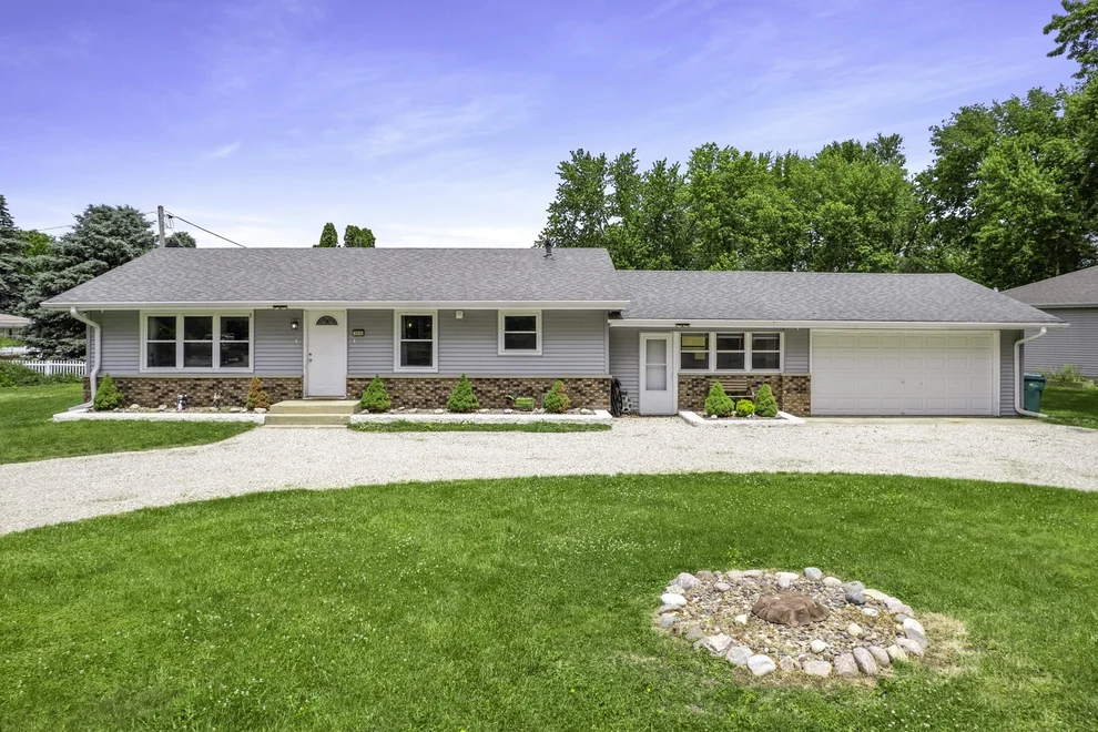 Unit for sale at 1010 Suzy Street, Lake Holiday, IL 60548