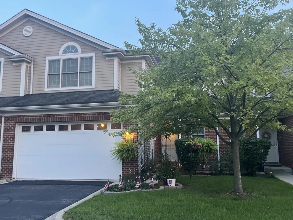 Unit for sale at 992 W Irving Park Road, Bensenville, IL 60106