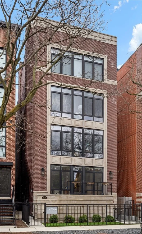 Unit for sale at 1831 N Larrabee Street, Chicago, IL 60614